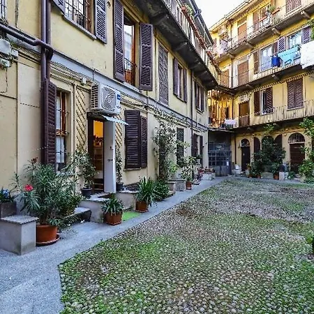 Modern House Navigli Милан
