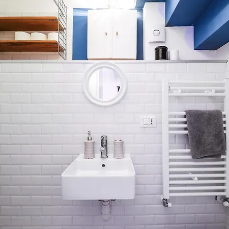 Modern House Navigli Милан